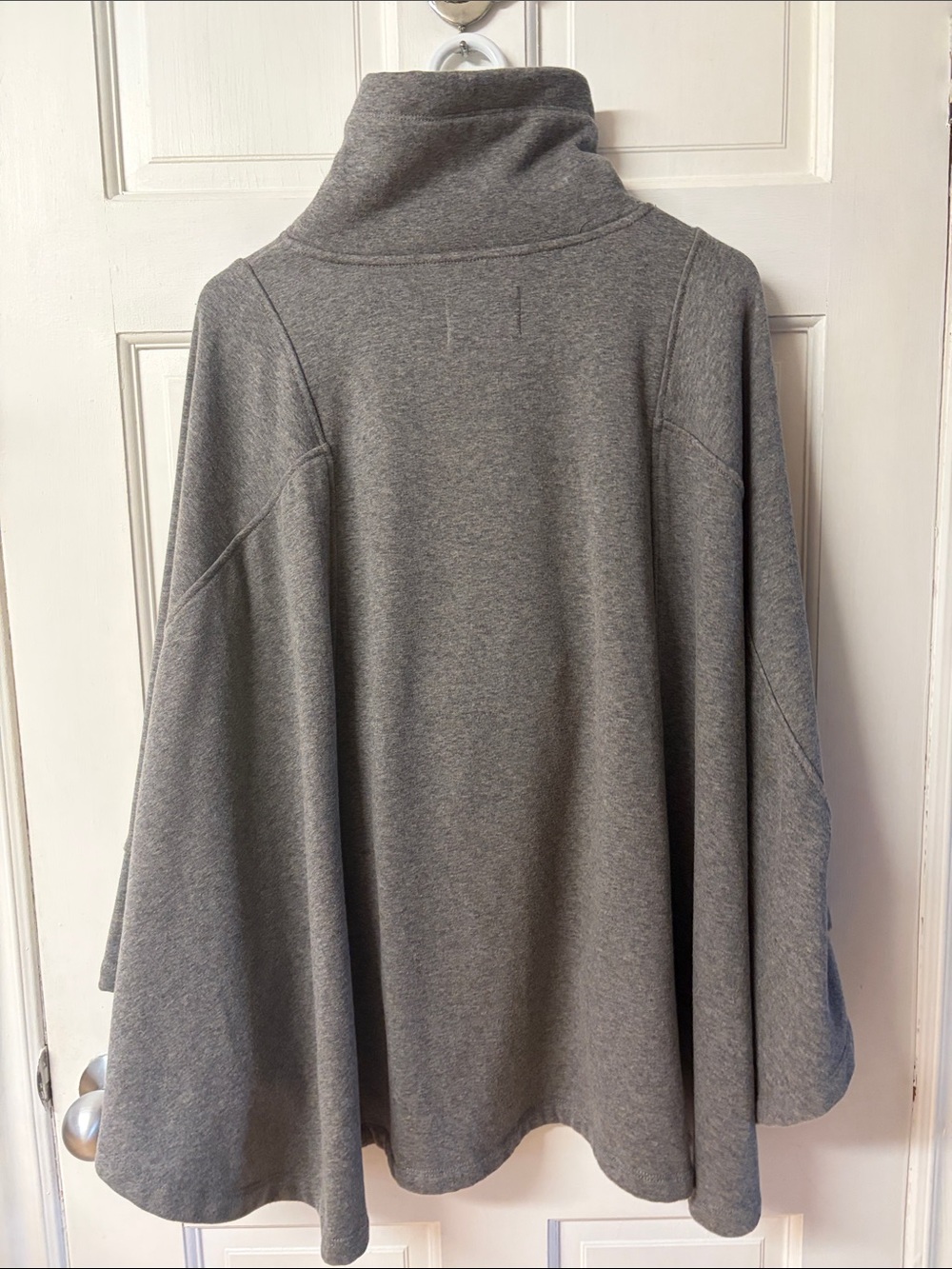 UGG Super Soft & Cozy Gray Turtleneck Poncho Women’s Size XS/S - Picture 7 of 15